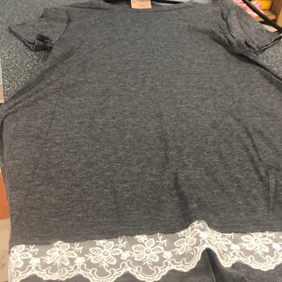 Grey tunic with lace bottom (only in front) - Picture 1 of 1